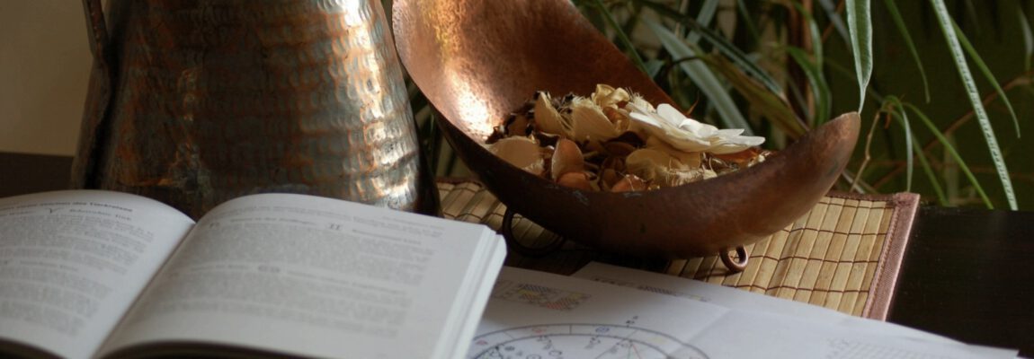 Astrologie ohne Vorhersagen: Persönlichkeitsentwicklung statt Zukunfts-Hype