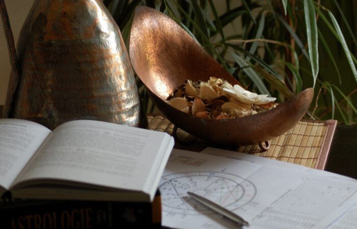 Astrologie ohne Vorhersagen: Persönlichkeitsentwicklung statt Zukunfts-Hype
