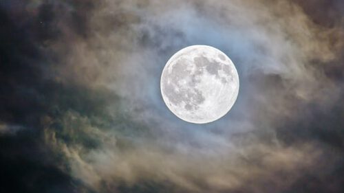 Woran liegt es, dass uns der Vollmond manchmal emotional aufwühlt?