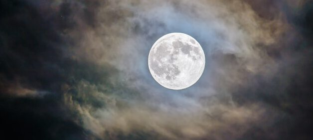 Woran liegt es, dass uns der Vollmond manchmal emotional aufwühlt?